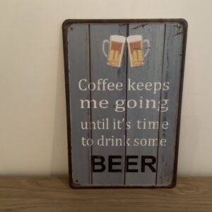 Tekstbord “Coffee keeps…”