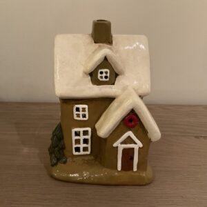 Huisje met kerstboom