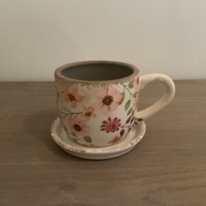 Bloementas met schaaltje