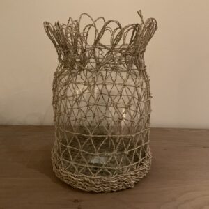 Glazen vaas met touwen