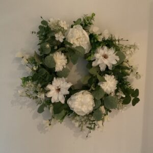 Krans van witte bloemen