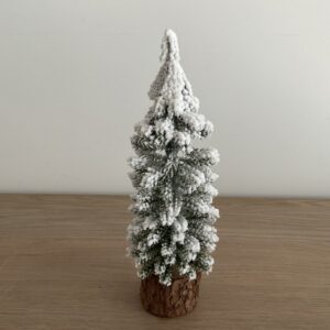 Kerstboom met sneeuw