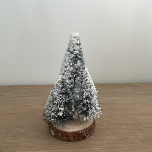 Kerstbomen op houten plank