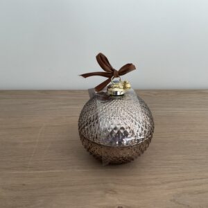 Kaars in kerstbal